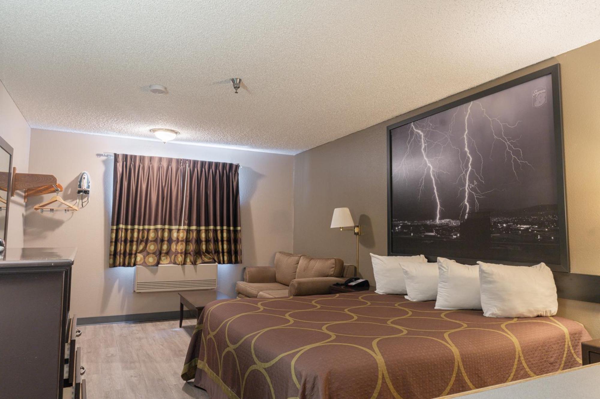 Super 8 By Wyndham Grants Otel Dış mekan fotoğraf