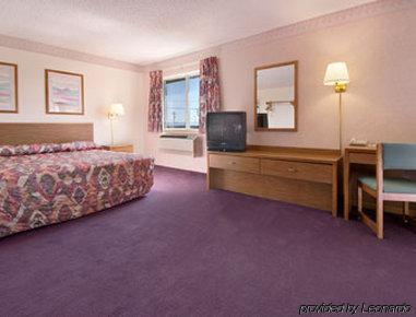 Super 8 By Wyndham Grants Otel Oda fotoğraf